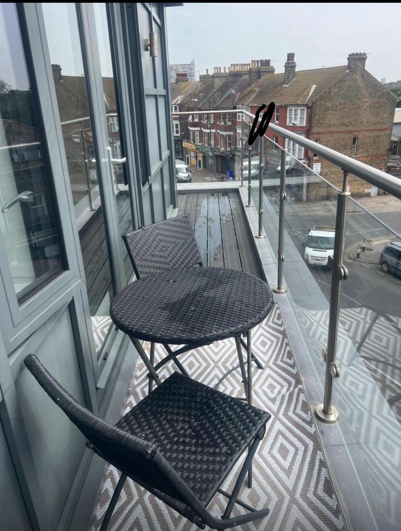The Penthouse Margate, Balconies, Sea View, Gated Parking, Air Con! Leilighet Eksteriør bilde